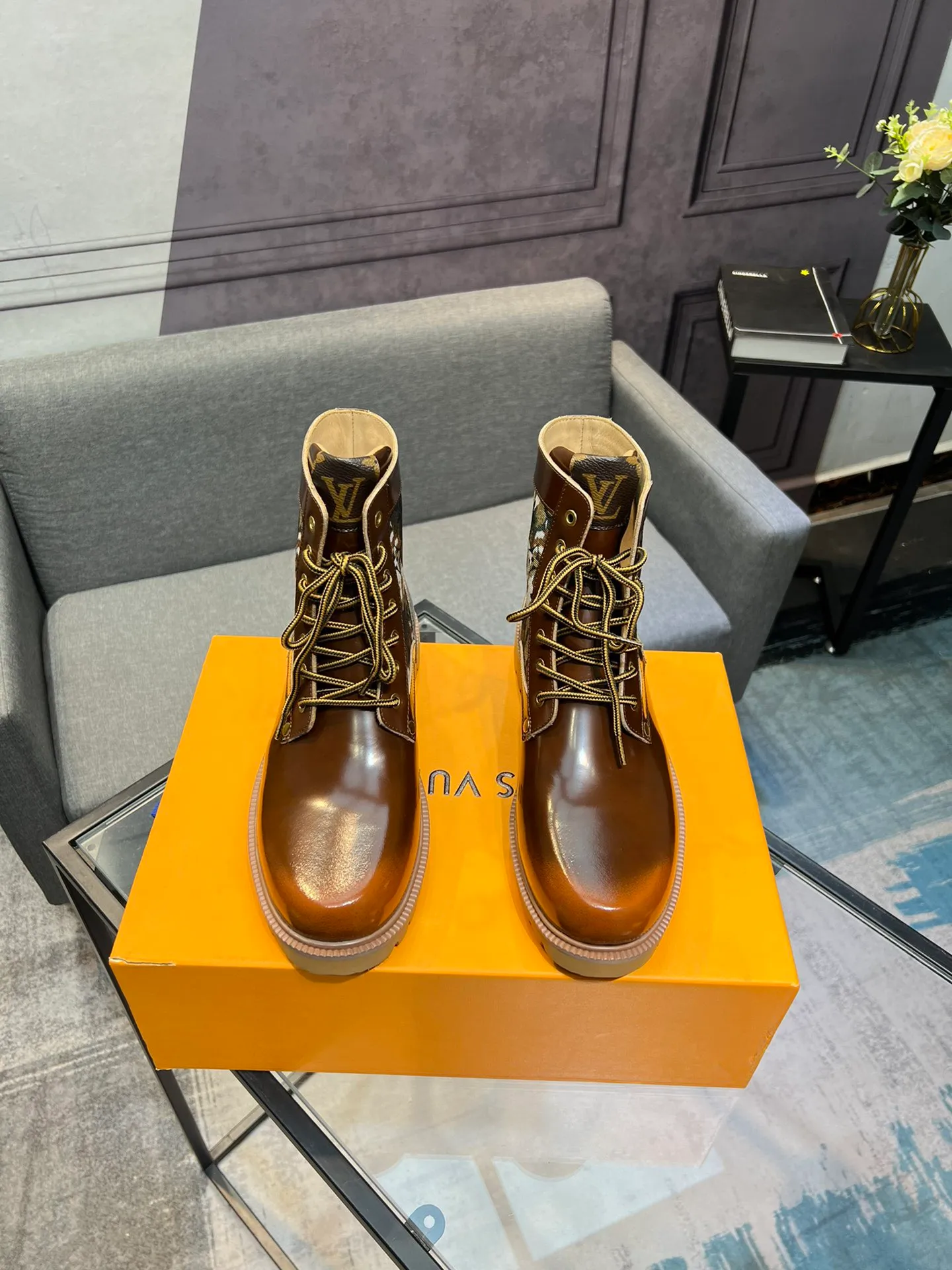 Men's shoes 💰920 L Home - the latest LV men's business casual boots, luxury and nobility are a must. They are all made of imported original first-layer cowhide, just to create a more comfortable wearing experience. ➕Top imported water-dyed full cow lining, original high wear-resistant outsole! 👏👏 Size: Male 39-44; (38 45 46 customized)